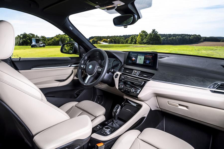 Интерьер BMW X1 xDrive25d xLine (F48) 2019 года  (WW) (фото 73 из 99)
